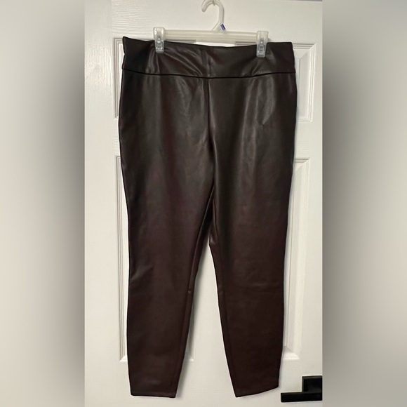 🆕 Reitmans - Dark Brown High-Rise Faux Leather Leggings - Picture 3 of 5